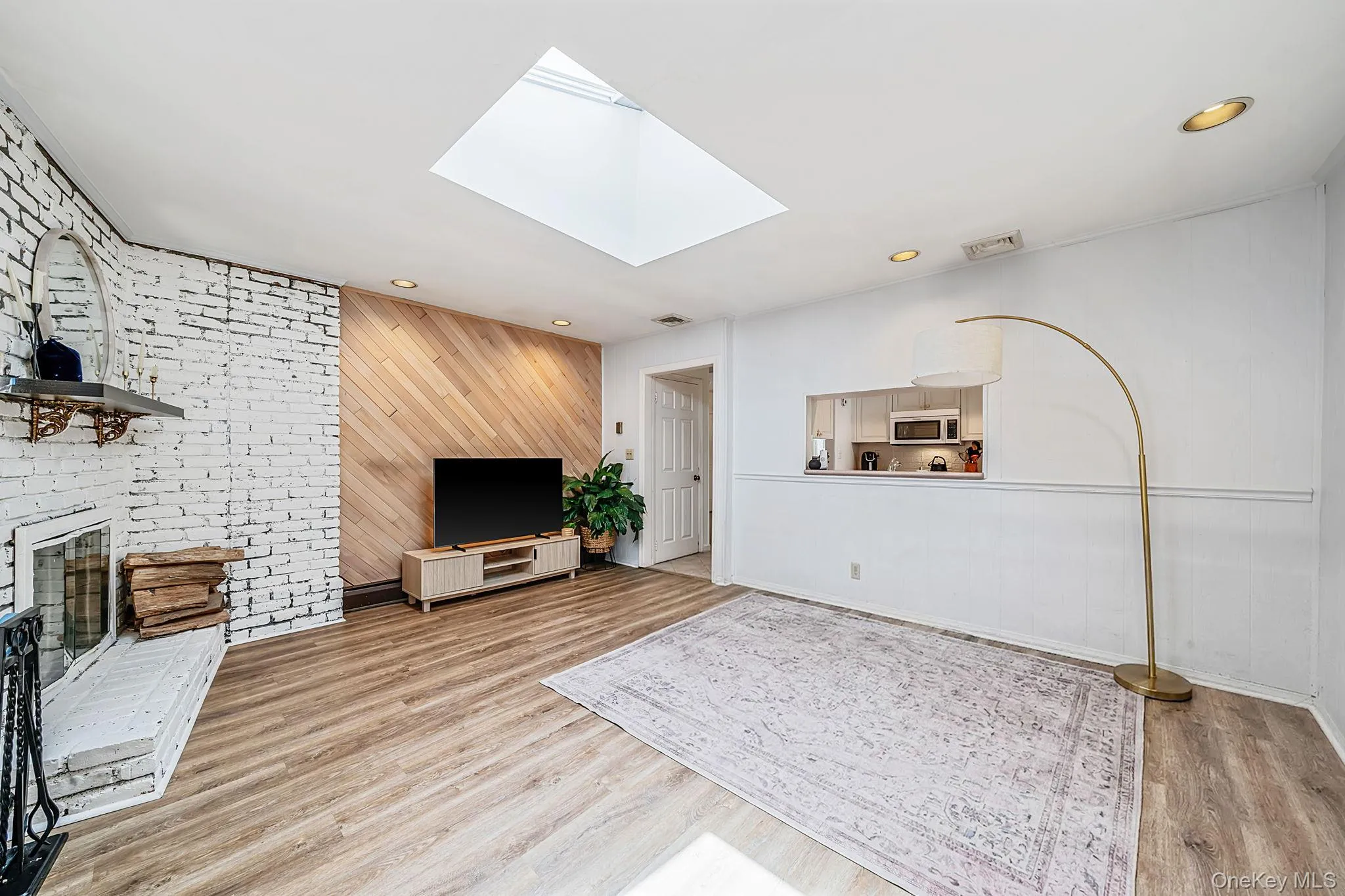 95 Walnut Street, Brookhaven, NY, 4 Bedrooms Bedrooms, 7 Rooms Rooms,2 BathroomsBathrooms,Residential,For Rent,Walnut,0,KEY1016087 95 Walnut Street, Brookhaven, NY, 4 Bedrooms Bedrooms, 7 Rooms Rooms,2 BathroomsBathrooms,Residential,For Rent,Walnut,0,KEY1016087