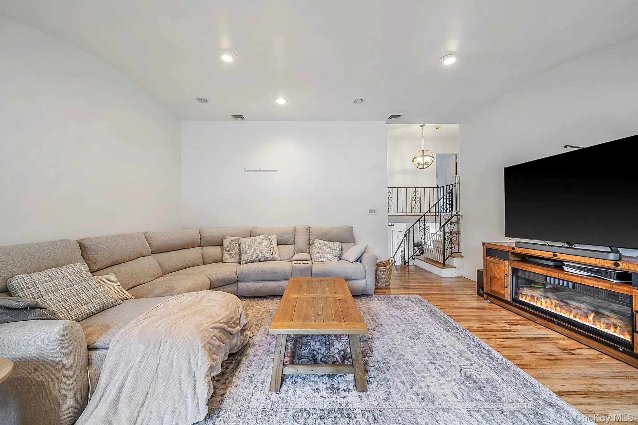 95 Walnut Street, Brookhaven, NY, 4 Bedrooms Bedrooms, 7 Rooms Rooms,2 BathroomsBathrooms,Residential,For Rent,Walnut,0,KEY1016087 95 Walnut Street, Brookhaven, NY, 4 Bedrooms Bedrooms, 7 Rooms Rooms,2 BathroomsBathrooms,Residential,For Rent,Walnut,0,KEY1016087