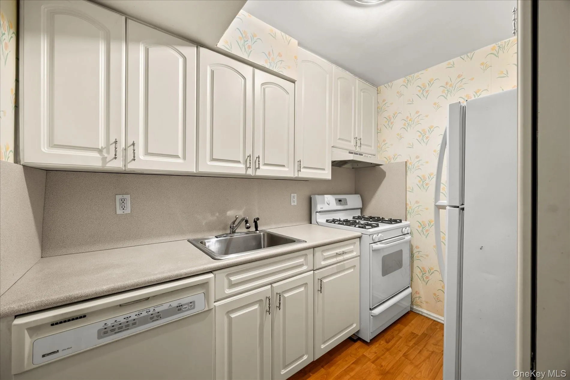 88-08 151st Avenue, New York, NY, 1 Bedroom Bedrooms, 3 Rooms Rooms,1 BathroomBathrooms,Residential,For Rent,151st,0,1016089 88-08 151st Avenue, New York, NY, 1 Bedroom Bedrooms, 3 Rooms Rooms,1 BathroomBathrooms,Residential,For Rent,151st,0,1016089