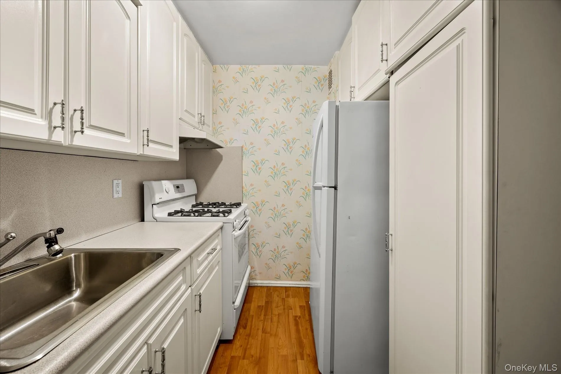 88-08 151st Avenue, New York, NY, 1 Bedroom Bedrooms, 3 Rooms Rooms,1 BathroomBathrooms,Residential,For Rent,151st,0,1016089 88-08 151st Avenue, New York, NY, 1 Bedroom Bedrooms, 3 Rooms Rooms,1 BathroomBathrooms,Residential,For Rent,151st,0,1016089