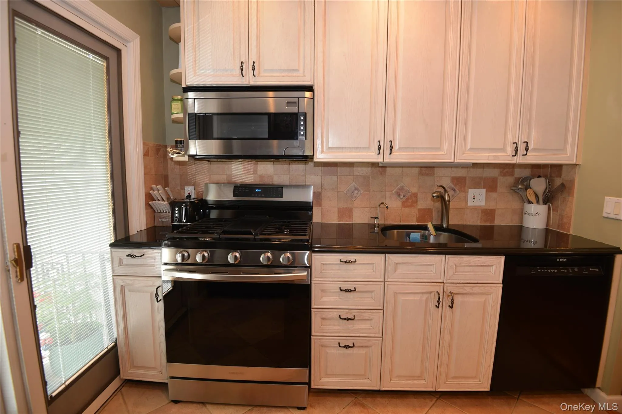 2698 Rosebud Avenue, Hempstead, NY, 3 Bedrooms Bedrooms, 8 Rooms Rooms,2 BathroomsBathrooms,Residential,For Rent,Rosebud,0,1016090 2698 Rosebud Avenue, Hempstead, NY, 3 Bedrooms Bedrooms, 8 Rooms Rooms,2 BathroomsBathrooms,Residential,For Rent,Rosebud,0,1016090
