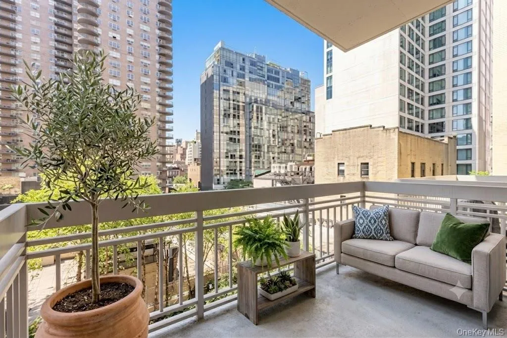 170 87th Street, New York, NY, 1 Bedroom Bedrooms, 5 Rooms Rooms,2 BathroomsBathrooms,Residential,For Rent,87th,0,1016095 170 87th Street, New York, NY, 1 Bedroom Bedrooms, 5 Rooms Rooms,2 BathroomsBathrooms,Residential,For Rent,87th,0,1016095