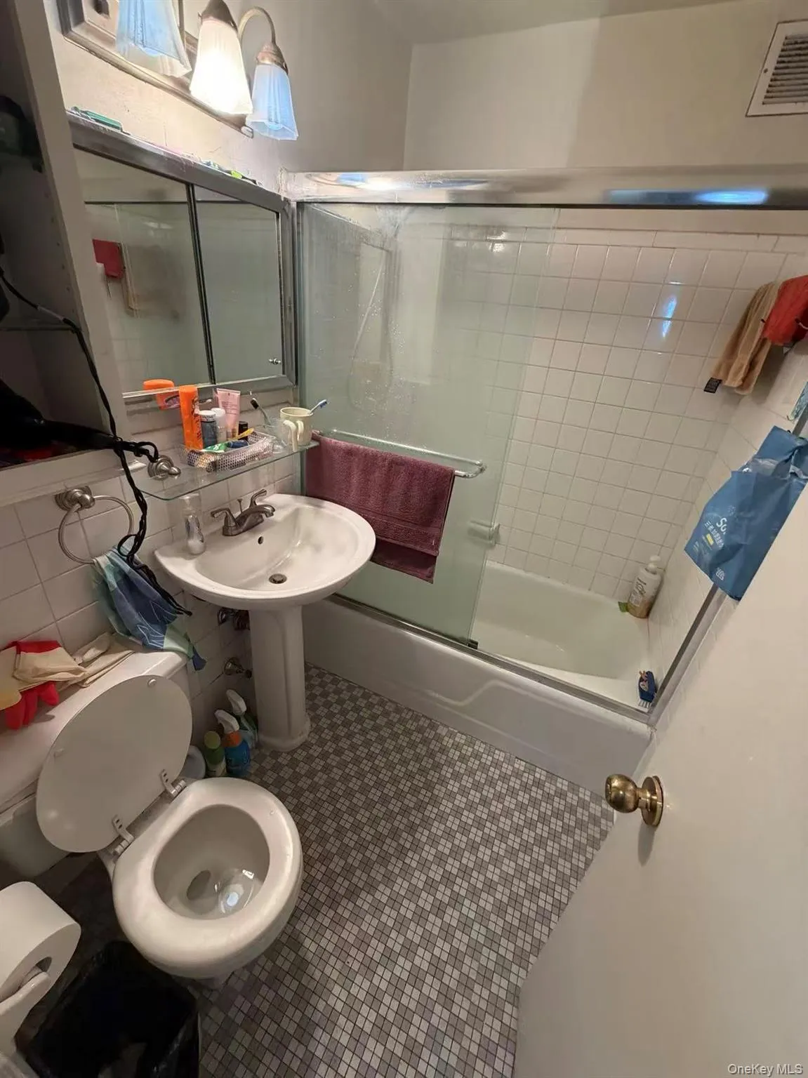 138-10 Franklin Avenue, New York, NY, 3 Bedrooms Bedrooms, 5 Rooms Rooms,1 BathroomBathrooms,Residential,For Rent,Franklin,0,1016106 138-10 Franklin Avenue, New York, NY, 3 Bedrooms Bedrooms, 5 Rooms Rooms,1 BathroomBathrooms,Residential,For Rent,Franklin,0,1016106