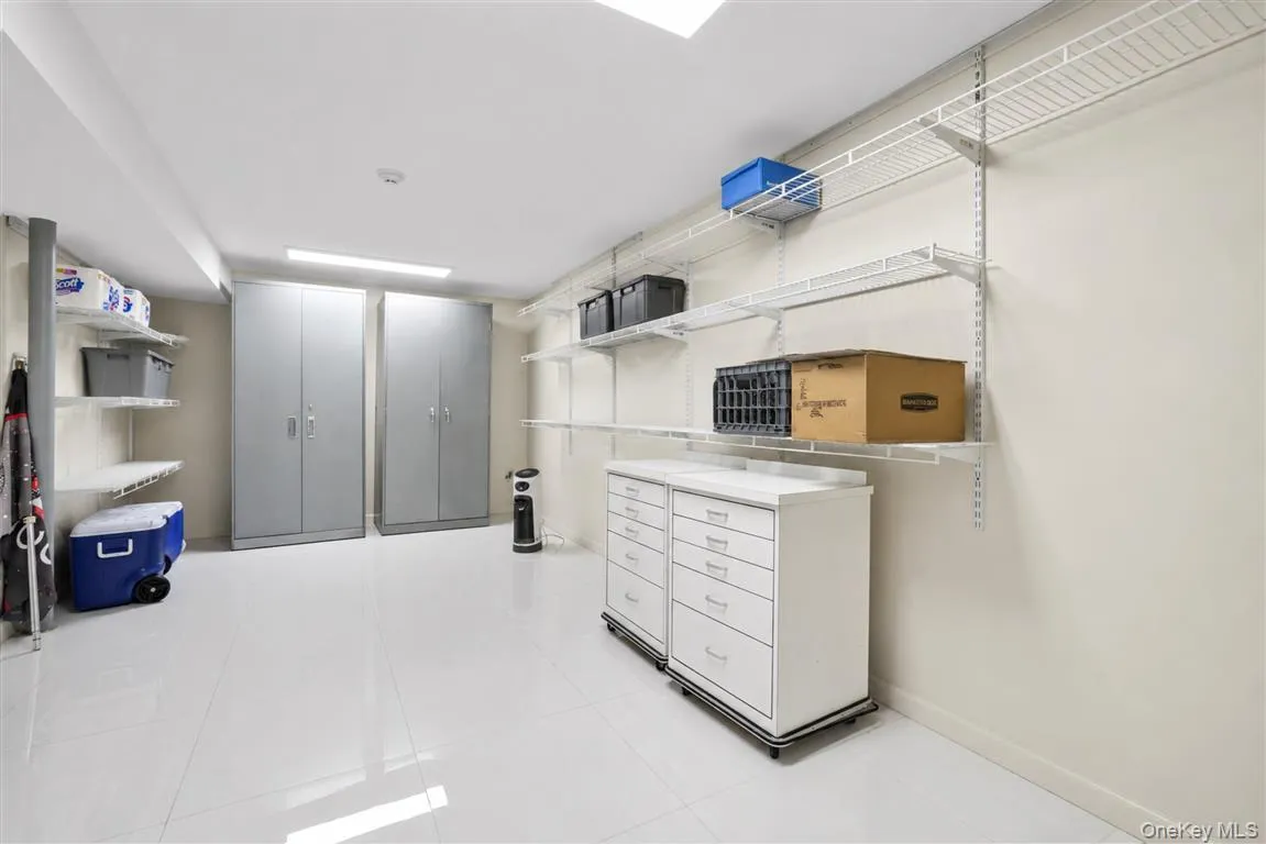 105 Park Lane, New York, NY, 3 Bedrooms Bedrooms, 7 Rooms Rooms,2 BathroomsBathrooms,Residential,For Rent,Park,0,1016111 105 Park Lane, New York, NY, 3 Bedrooms Bedrooms, 7 Rooms Rooms,2 BathroomsBathrooms,Residential,For Rent,Park,0,1016111