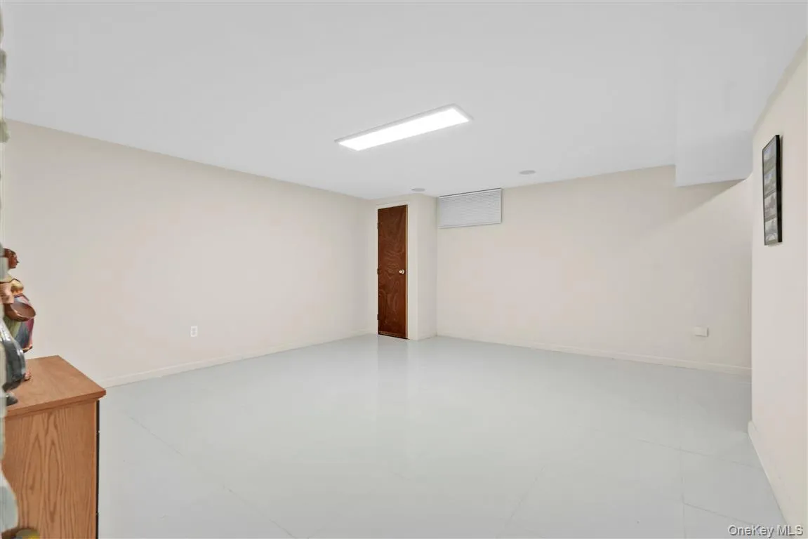 105 Park Lane, New York, NY, 3 Bedrooms Bedrooms, 7 Rooms Rooms,2 BathroomsBathrooms,Residential,For Rent,Park,0,1016111 105 Park Lane, New York, NY, 3 Bedrooms Bedrooms, 7 Rooms Rooms,2 BathroomsBathrooms,Residential,For Rent,Park,0,1016111