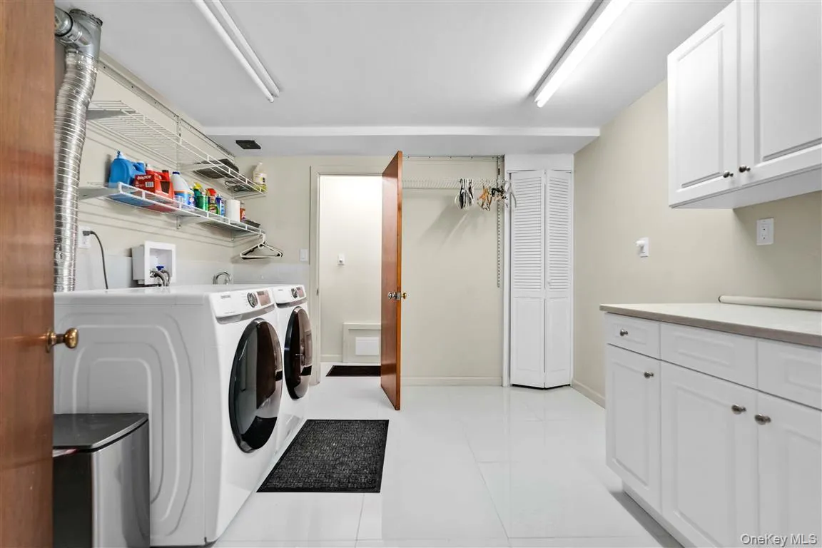 105 Park Lane, New York, NY, 3 Bedrooms Bedrooms, 7 Rooms Rooms,2 BathroomsBathrooms,Residential,For Rent,Park,0,1016111 105 Park Lane, New York, NY, 3 Bedrooms Bedrooms, 7 Rooms Rooms,2 BathroomsBathrooms,Residential,For Rent,Park,0,1016111
