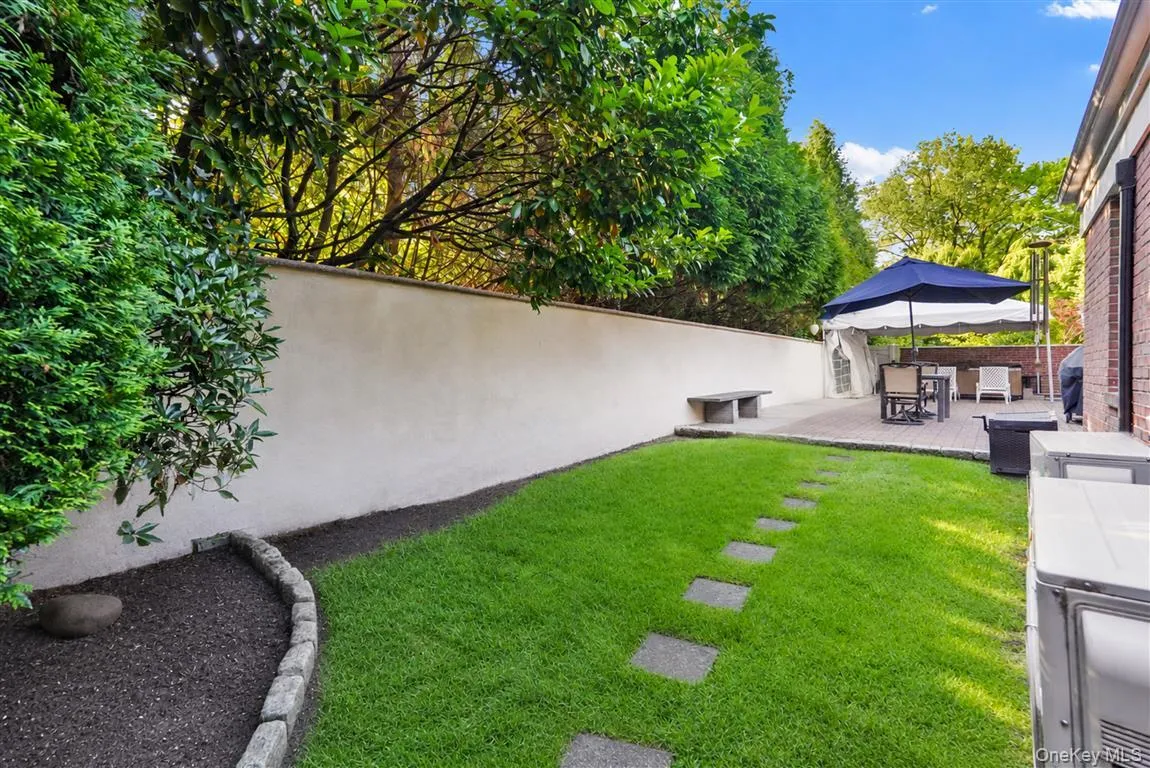 105 Park Lane, New York, NY, 3 Bedrooms Bedrooms, 7 Rooms Rooms,2 BathroomsBathrooms,Residential,For Rent,Park,0,1016111 105 Park Lane, New York, NY, 3 Bedrooms Bedrooms, 7 Rooms Rooms,2 BathroomsBathrooms,Residential,For Rent,Park,0,1016111