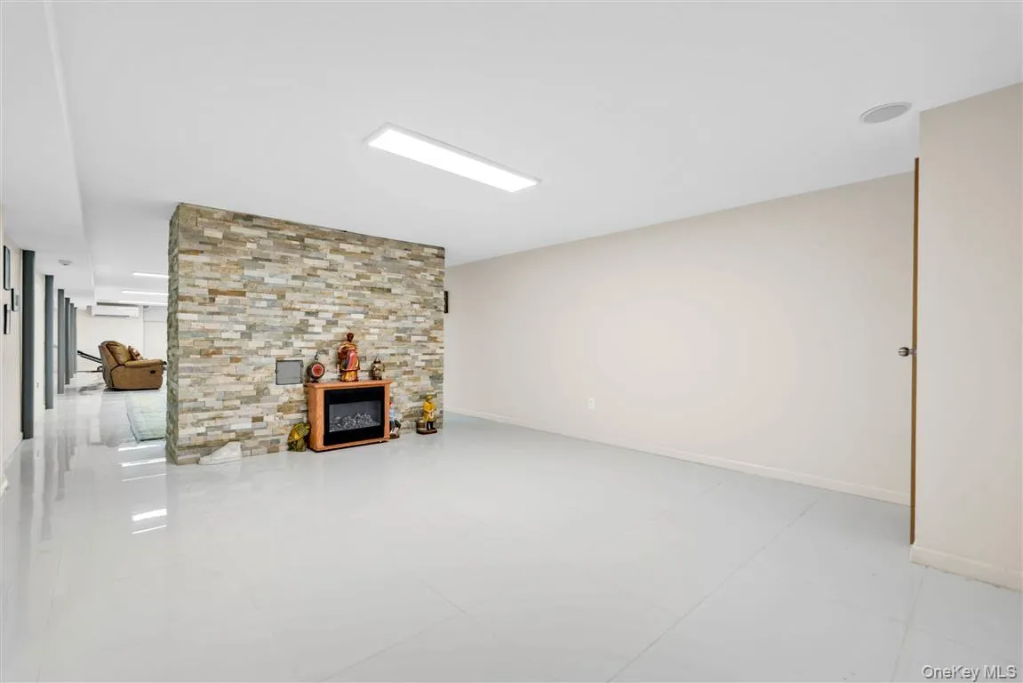 105 Park Lane, New York, NY, 3 Bedrooms Bedrooms, 7 Rooms Rooms,2 BathroomsBathrooms,Residential,For Rent,Park,0,1016111 105 Park Lane, New York, NY, 3 Bedrooms Bedrooms, 7 Rooms Rooms,2 BathroomsBathrooms,Residential,For Rent,Park,0,1016111