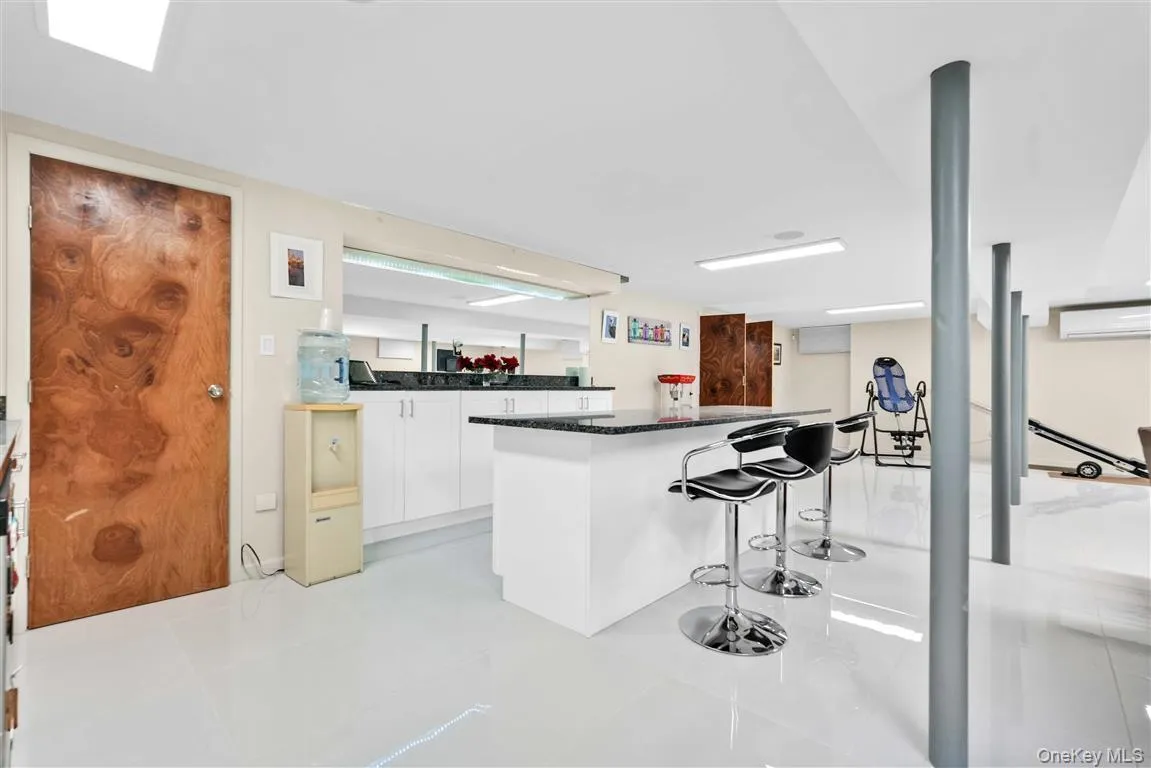 105 Park Lane, New York, NY, 3 Bedrooms Bedrooms, 7 Rooms Rooms,2 BathroomsBathrooms,Residential,For Rent,Park,0,1016111 105 Park Lane, New York, NY, 3 Bedrooms Bedrooms, 7 Rooms Rooms,2 BathroomsBathrooms,Residential,For Rent,Park,0,1016111