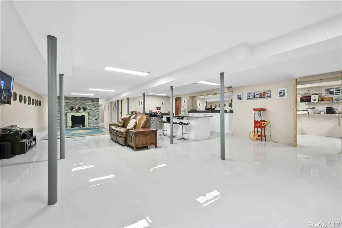 105 Park Lane, New York, NY, 3 Bedrooms Bedrooms, 7 Rooms Rooms,2 BathroomsBathrooms,Residential,For Rent,Park,0,1016111 105 Park Lane, New York, NY, 3 Bedrooms Bedrooms, 7 Rooms Rooms,2 BathroomsBathrooms,Residential,For Rent,Park,0,1016111