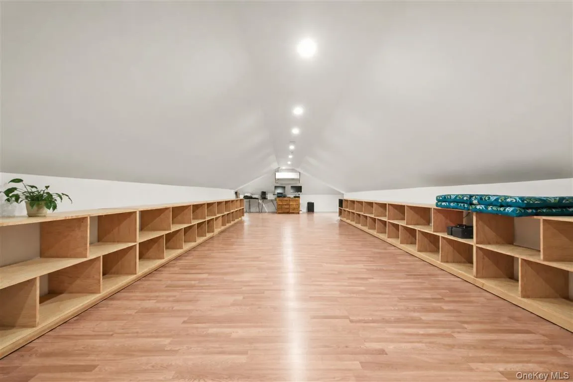 105 Park Lane, New York, NY, 3 Bedrooms Bedrooms, 7 Rooms Rooms,2 BathroomsBathrooms,Residential,For Rent,Park,0,1016111 105 Park Lane, New York, NY, 3 Bedrooms Bedrooms, 7 Rooms Rooms,2 BathroomsBathrooms,Residential,For Rent,Park,0,1016111