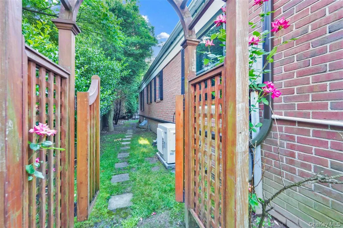 105 Park Lane, New York, NY, 3 Bedrooms Bedrooms, 7 Rooms Rooms,2 BathroomsBathrooms,Residential,For Rent,Park,0,1016111 105 Park Lane, New York, NY, 3 Bedrooms Bedrooms, 7 Rooms Rooms,2 BathroomsBathrooms,Residential,For Rent,Park,0,1016111