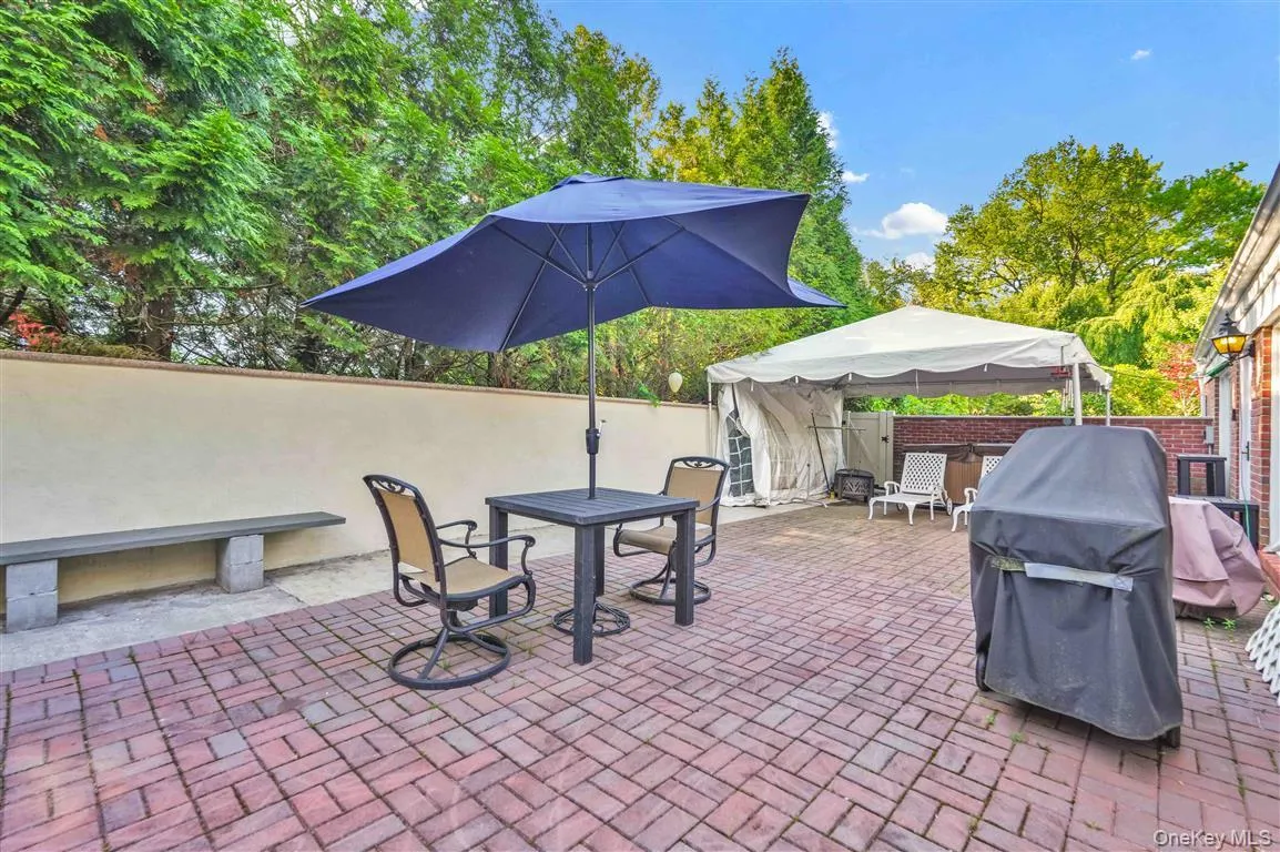 105 Park Lane, New York, NY, 3 Bedrooms Bedrooms, 7 Rooms Rooms,2 BathroomsBathrooms,Residential,For Rent,Park,0,1016111 105 Park Lane, New York, NY, 3 Bedrooms Bedrooms, 7 Rooms Rooms,2 BathroomsBathrooms,Residential,For Rent,Park,0,1016111