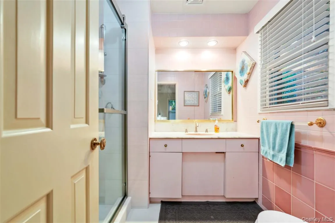 105 Park Lane, New York, NY, 3 Bedrooms Bedrooms, 7 Rooms Rooms,2 BathroomsBathrooms,Residential,For Rent,Park,0,1016111 105 Park Lane, New York, NY, 3 Bedrooms Bedrooms, 7 Rooms Rooms,2 BathroomsBathrooms,Residential,For Rent,Park,0,1016111