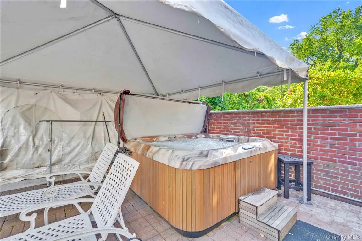 105 Park Lane, New York, NY, 3 Bedrooms Bedrooms, 7 Rooms Rooms,2 BathroomsBathrooms,Residential,For Rent,Park,0,1016111 105 Park Lane, New York, NY, 3 Bedrooms Bedrooms, 7 Rooms Rooms,2 BathroomsBathrooms,Residential,For Rent,Park,0,1016111