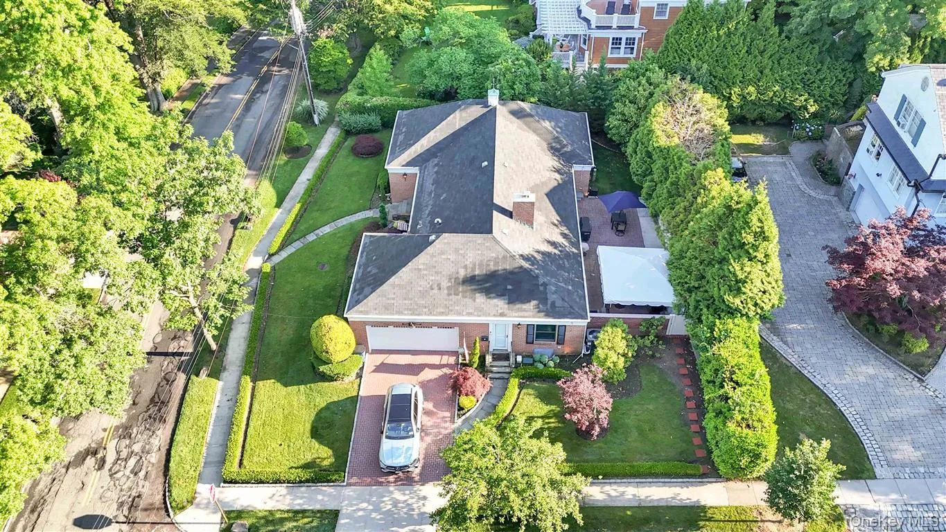 105 Park Lane, New York, NY, 3 Bedrooms Bedrooms, 7 Rooms Rooms,2 BathroomsBathrooms,Residential,For Rent,Park,0,1016111 105 Park Lane, New York, NY, 3 Bedrooms Bedrooms, 7 Rooms Rooms,2 BathroomsBathrooms,Residential,For Rent,Park,0,1016111