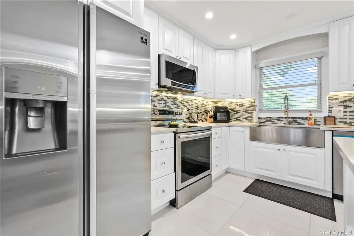 105 Park Lane, New York, NY, 3 Bedrooms Bedrooms, 7 Rooms Rooms,2 BathroomsBathrooms,Residential,For Rent,Park,0,1016111 105 Park Lane, New York, NY, 3 Bedrooms Bedrooms, 7 Rooms Rooms,2 BathroomsBathrooms,Residential,For Rent,Park,0,1016111
