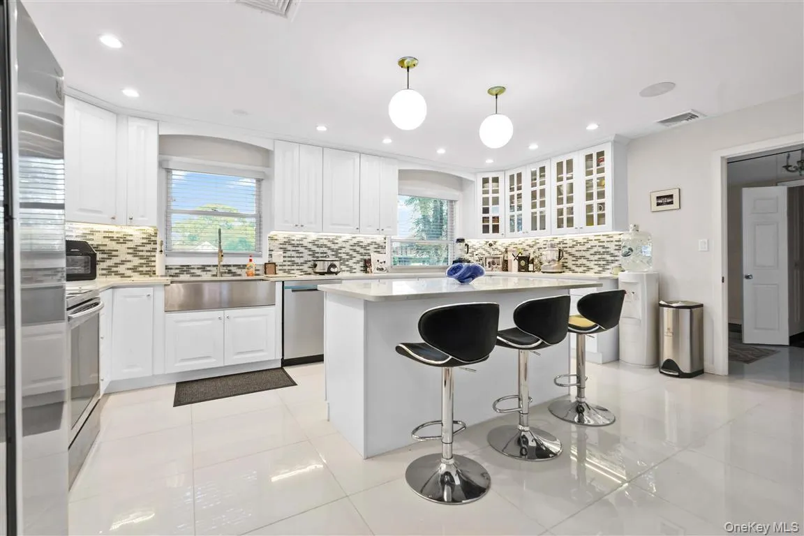 105 Park Lane, New York, NY, 3 Bedrooms Bedrooms, 7 Rooms Rooms,2 BathroomsBathrooms,Residential,For Rent,Park,0,1016111 105 Park Lane, New York, NY, 3 Bedrooms Bedrooms, 7 Rooms Rooms,2 BathroomsBathrooms,Residential,For Rent,Park,0,1016111