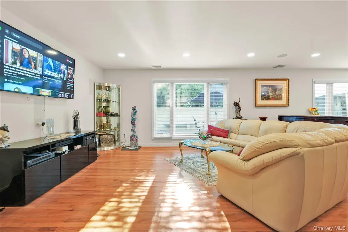 105 Park Lane, New York, NY, 3 Bedrooms Bedrooms, 7 Rooms Rooms,2 BathroomsBathrooms,Residential,For Rent,Park,0,1016111 105 Park Lane, New York, NY, 3 Bedrooms Bedrooms, 7 Rooms Rooms,2 BathroomsBathrooms,Residential,For Rent,Park,0,1016111