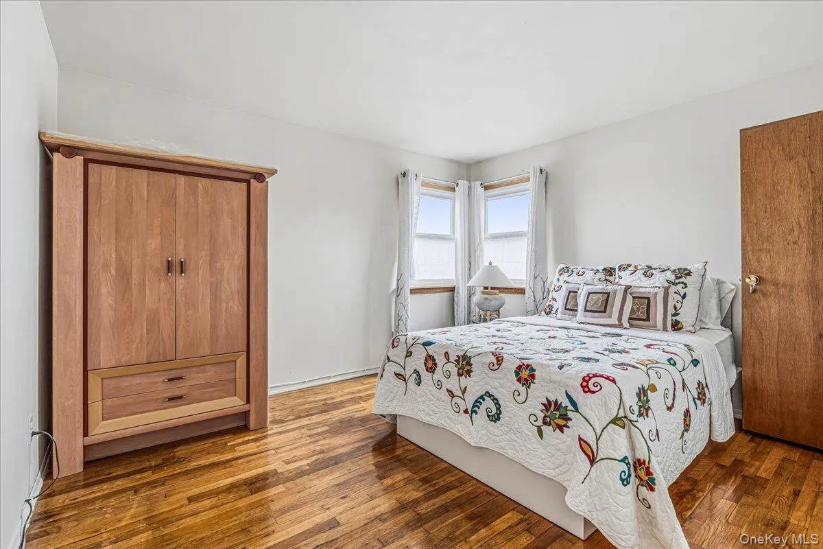 161-33 92nd Street, New York, NY, 4 Bedrooms Bedrooms, 16 Rooms Rooms,2 BathroomsBathrooms,Residential,For Rent,92nd,0,1016113 161-33 92nd Street, New York, NY, 4 Bedrooms Bedrooms, 16 Rooms Rooms,2 BathroomsBathrooms,Residential,For Rent,92nd,0,1016113