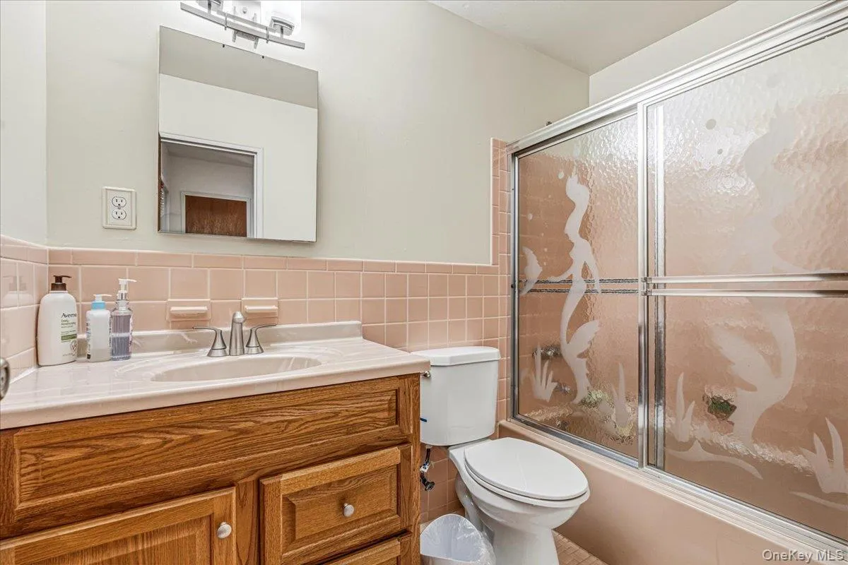 161-33 92nd Street, New York, NY, 4 Bedrooms Bedrooms, 16 Rooms Rooms,2 BathroomsBathrooms,Residential,For Rent,92nd,0,1016113 161-33 92nd Street, New York, NY, 4 Bedrooms Bedrooms, 16 Rooms Rooms,2 BathroomsBathrooms,Residential,For Rent,92nd,0,1016113
