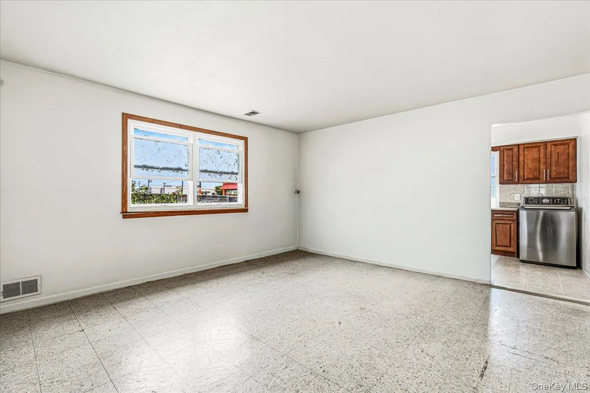 161-33 92nd Street, New York, NY, 4 Bedrooms Bedrooms, 16 Rooms Rooms,2 BathroomsBathrooms,Residential,For Rent,92nd,0,1016113 161-33 92nd Street, New York, NY, 4 Bedrooms Bedrooms, 16 Rooms Rooms,2 BathroomsBathrooms,Residential,For Rent,92nd,0,1016113