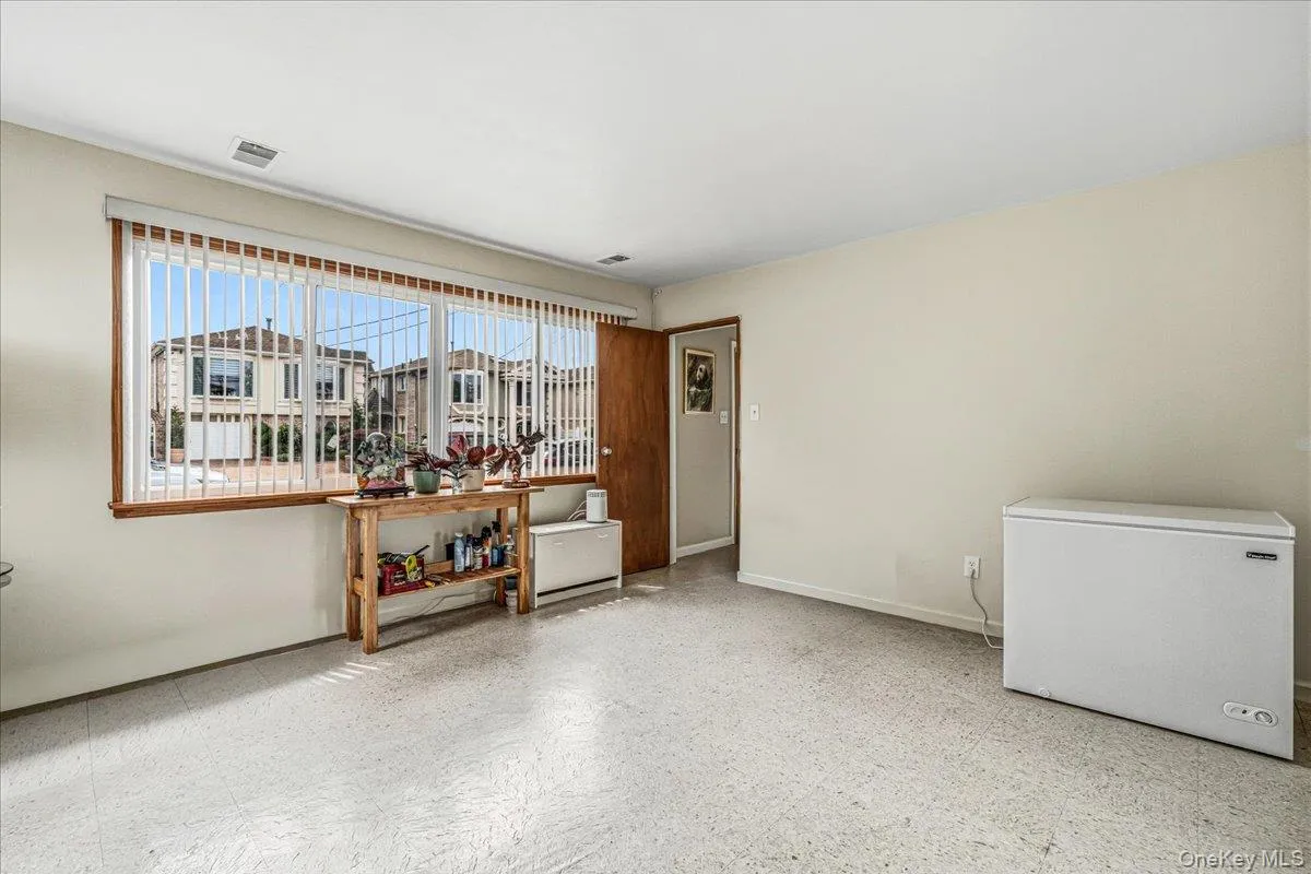 161-33 92nd Street, New York, NY, 4 Bedrooms Bedrooms, 16 Rooms Rooms,2 BathroomsBathrooms,Residential,For Rent,92nd,0,1016113 161-33 92nd Street, New York, NY, 4 Bedrooms Bedrooms, 16 Rooms Rooms,2 BathroomsBathrooms,Residential,For Rent,92nd,0,1016113
