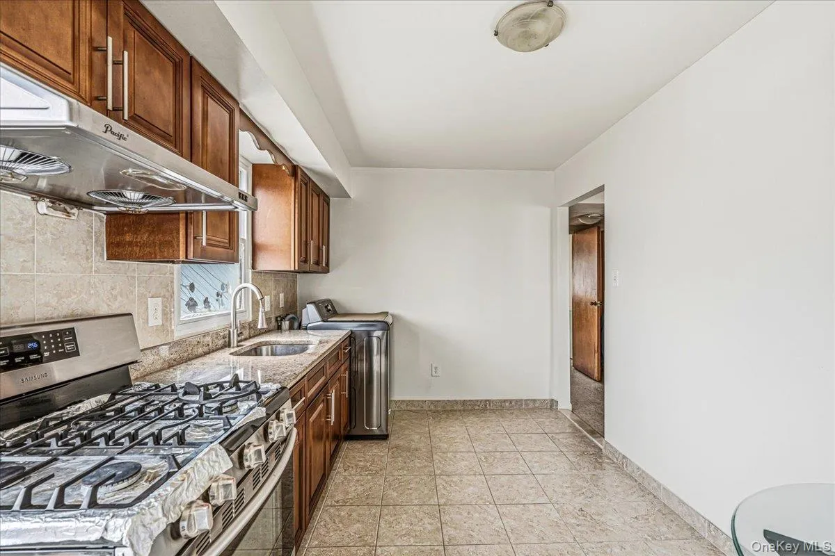 161-33 92nd Street, New York, NY, 4 Bedrooms Bedrooms, 16 Rooms Rooms,2 BathroomsBathrooms,Residential,For Rent,92nd,0,1016113 161-33 92nd Street, New York, NY, 4 Bedrooms Bedrooms, 16 Rooms Rooms,2 BathroomsBathrooms,Residential,For Rent,92nd,0,1016113