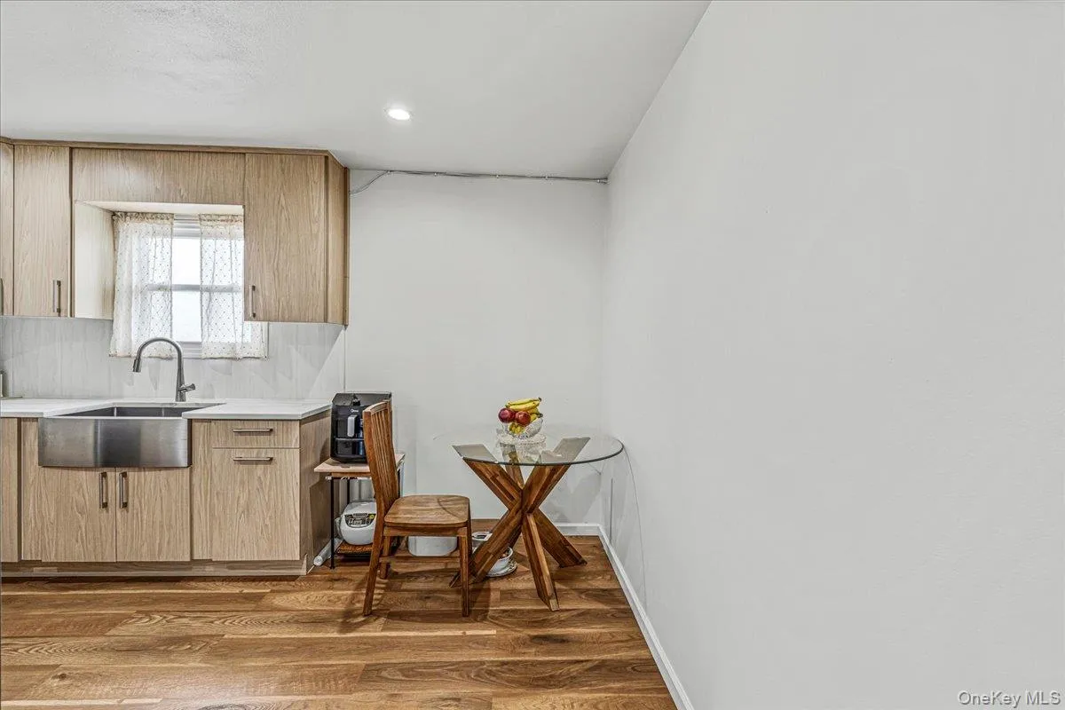 161-33 92nd Street, New York, NY, 4 Bedrooms Bedrooms, 16 Rooms Rooms,2 BathroomsBathrooms,Residential,For Rent,92nd,0,1016113 161-33 92nd Street, New York, NY, 4 Bedrooms Bedrooms, 16 Rooms Rooms,2 BathroomsBathrooms,Residential,For Rent,92nd,0,1016113