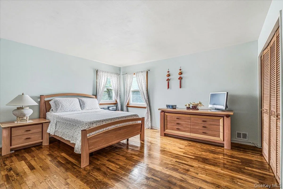 161-33 92nd Street, New York, NY, 4 Bedrooms Bedrooms, 16 Rooms Rooms,2 BathroomsBathrooms,Residential,For Rent,92nd,0,1016113 161-33 92nd Street, New York, NY, 4 Bedrooms Bedrooms, 16 Rooms Rooms,2 BathroomsBathrooms,Residential,For Rent,92nd,0,1016113
