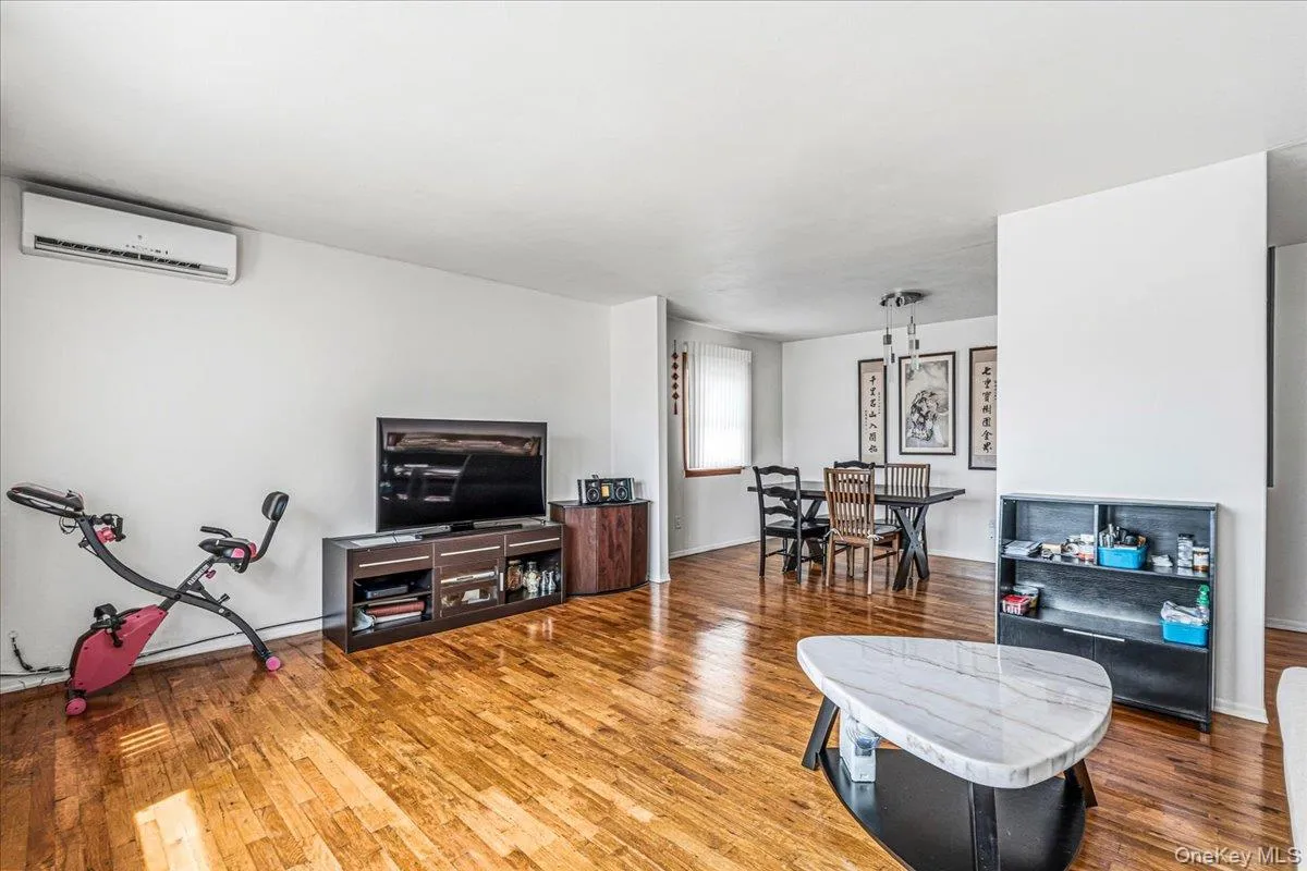 161-33 92nd Street, New York, NY, 4 Bedrooms Bedrooms, 16 Rooms Rooms,2 BathroomsBathrooms,Residential,For Rent,92nd,0,1016113 161-33 92nd Street, New York, NY, 4 Bedrooms Bedrooms, 16 Rooms Rooms,2 BathroomsBathrooms,Residential,For Rent,92nd,0,1016113