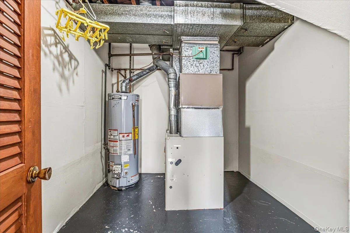161-33 92nd Street, New York, NY, 4 Bedrooms Bedrooms, 16 Rooms Rooms,2 BathroomsBathrooms,Residential,For Rent,92nd,0,1016113 161-33 92nd Street, New York, NY, 4 Bedrooms Bedrooms, 16 Rooms Rooms,2 BathroomsBathrooms,Residential,For Rent,92nd,0,1016113