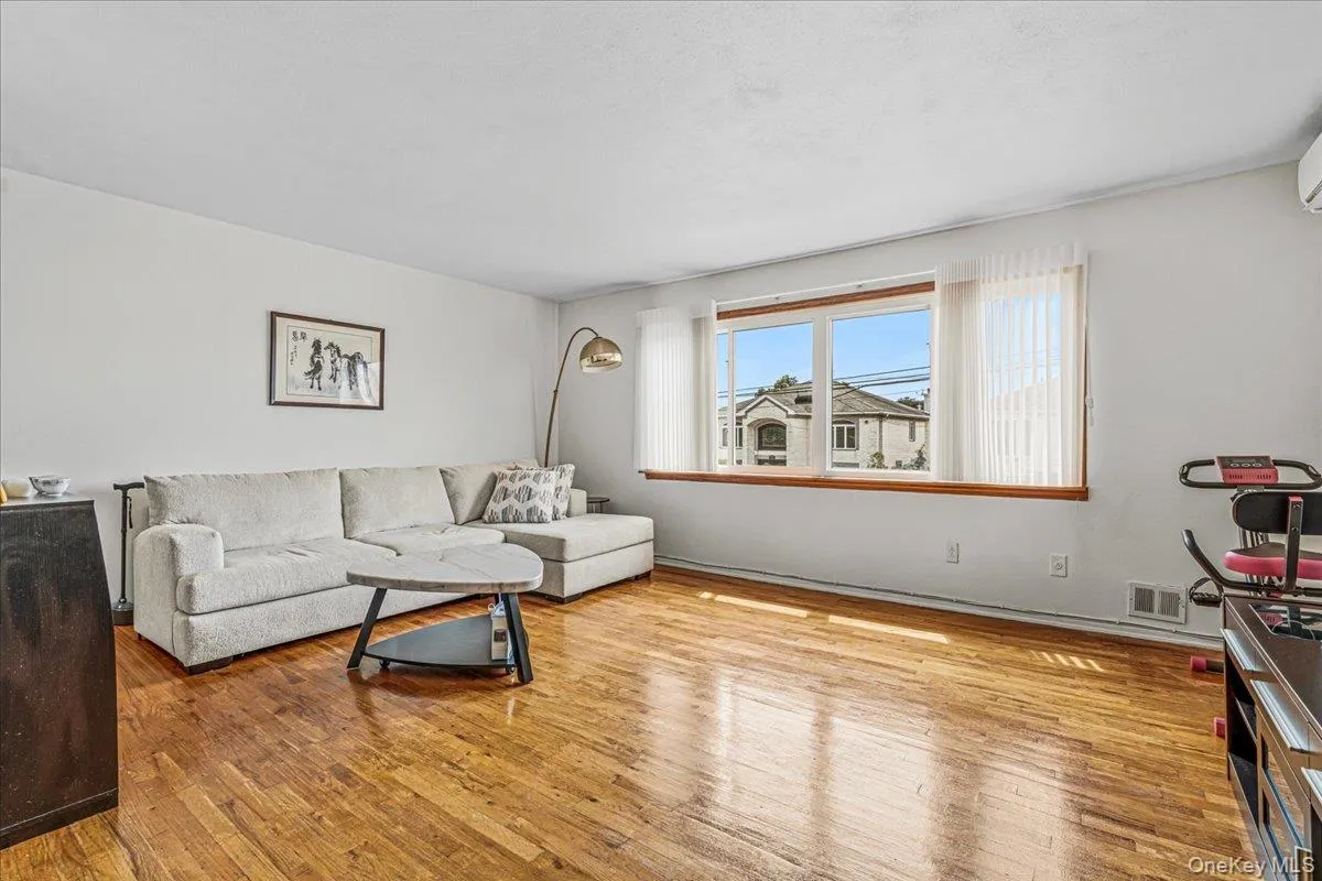 161-33 92nd Street, New York, NY, 4 Bedrooms Bedrooms, 16 Rooms Rooms,2 BathroomsBathrooms,Residential,For Rent,92nd,0,1016113 161-33 92nd Street, New York, NY, 4 Bedrooms Bedrooms, 16 Rooms Rooms,2 BathroomsBathrooms,Residential,For Rent,92nd,0,1016113