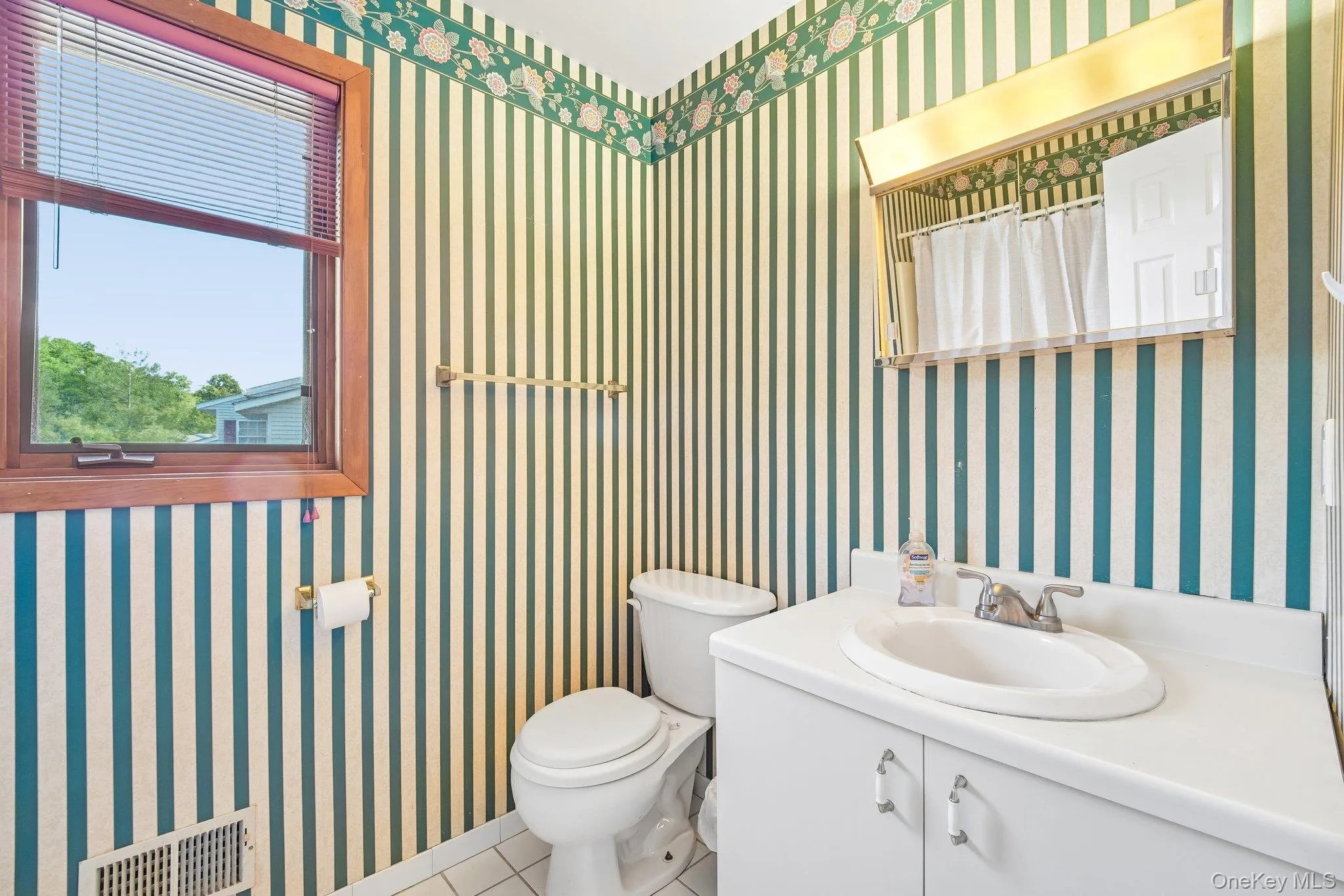 Hall bathroom located on second floor Hall bathroom located on second floor
