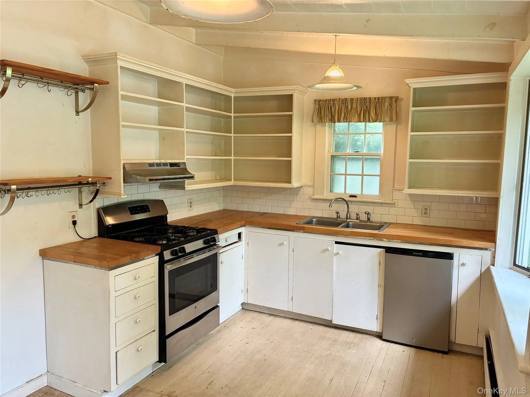 42 State Route 9H, Hudson, NY, 2 Bedrooms Bedrooms, 4 Rooms Rooms,1 BathroomBathrooms,Residential,For Rent,State Route 9H,0,1016121 42 State Route 9H, Hudson, NY, 2 Bedrooms Bedrooms, 4 Rooms Rooms,1 BathroomBathrooms,Residential,For Rent,State Route 9H,0,1016121