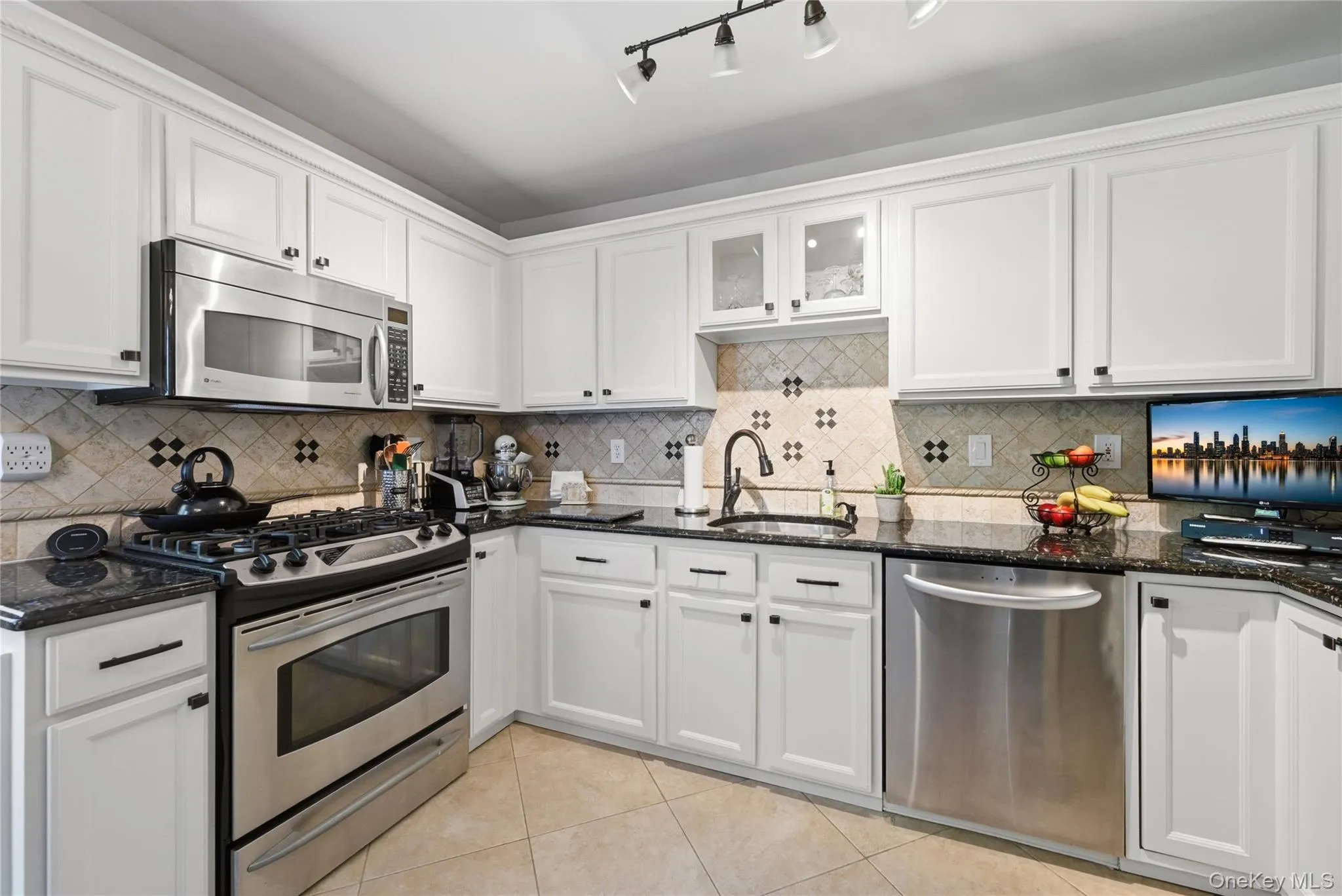 129 Farm House Court, Brookhaven, NY, 3 Bedrooms Bedrooms, 6 Rooms Rooms,2 BathroomsBathrooms,Residential,For Rent,Farm House,0,1016125 129 Farm House Court, Brookhaven, NY, 3 Bedrooms Bedrooms, 6 Rooms Rooms,2 BathroomsBathrooms,Residential,For Rent,Farm House,0,1016125