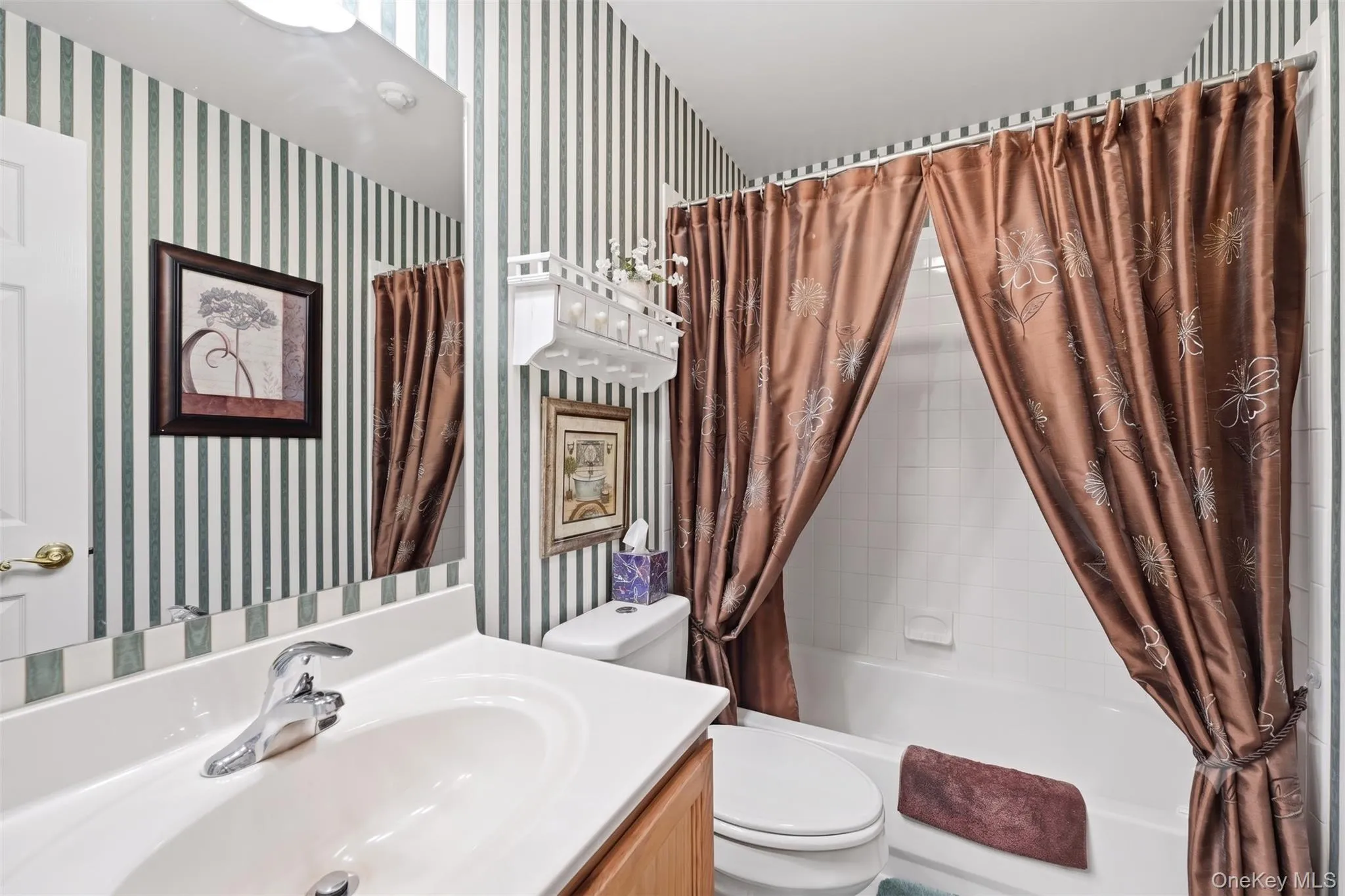 129 Farm House Court, Brookhaven, NY, 3 Bedrooms Bedrooms, 6 Rooms Rooms,2 BathroomsBathrooms,Residential,For Rent,Farm House,0,1016125 129 Farm House Court, Brookhaven, NY, 3 Bedrooms Bedrooms, 6 Rooms Rooms,2 BathroomsBathrooms,Residential,For Rent,Farm House,0,1016125