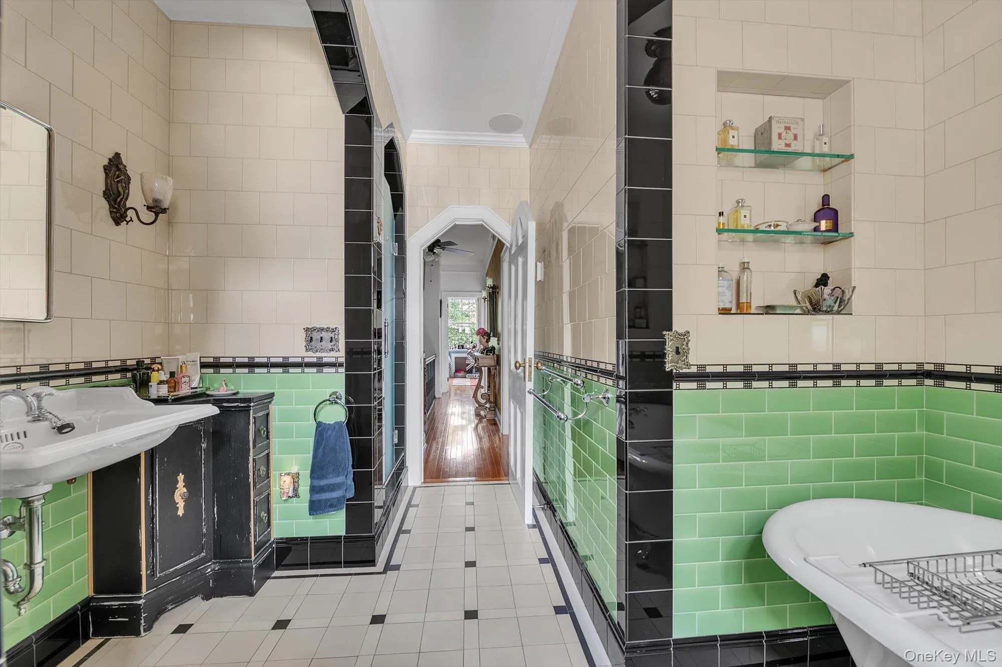 90-16 68th Avenue, New York, NY, 3 Bedrooms Bedrooms, 8 Rooms Rooms,2 BathroomsBathrooms,Residential,For Rent,68th,0,1016128 90-16 68th Avenue, New York, NY, 3 Bedrooms Bedrooms, 8 Rooms Rooms,2 BathroomsBathrooms,Residential,For Rent,68th,0,1016128