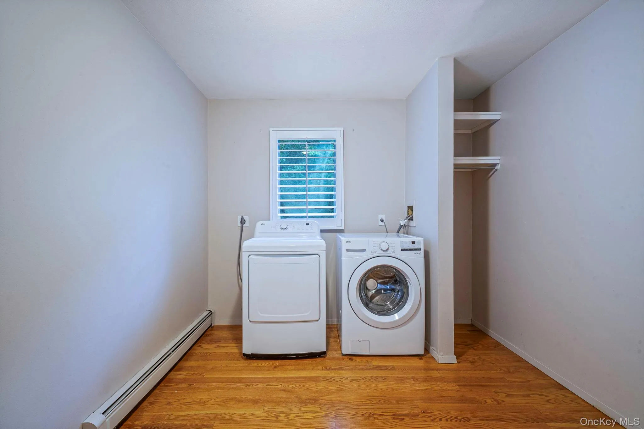 Mudroom/Laundry Wood Floors and Outside Entrance Mudroom/Laundry Wood Floors and Outside Entrance