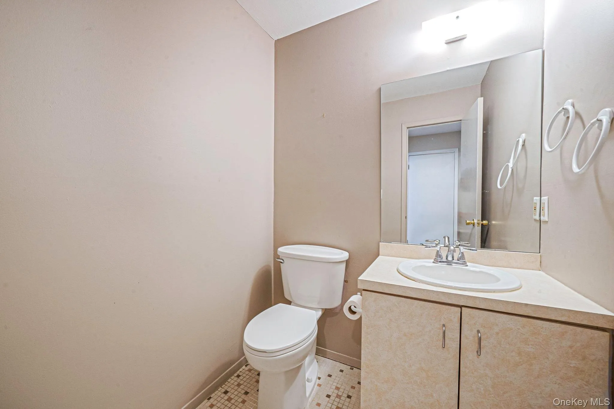 1/2 Bath 1st Level 1/2 Bath 1st Level
