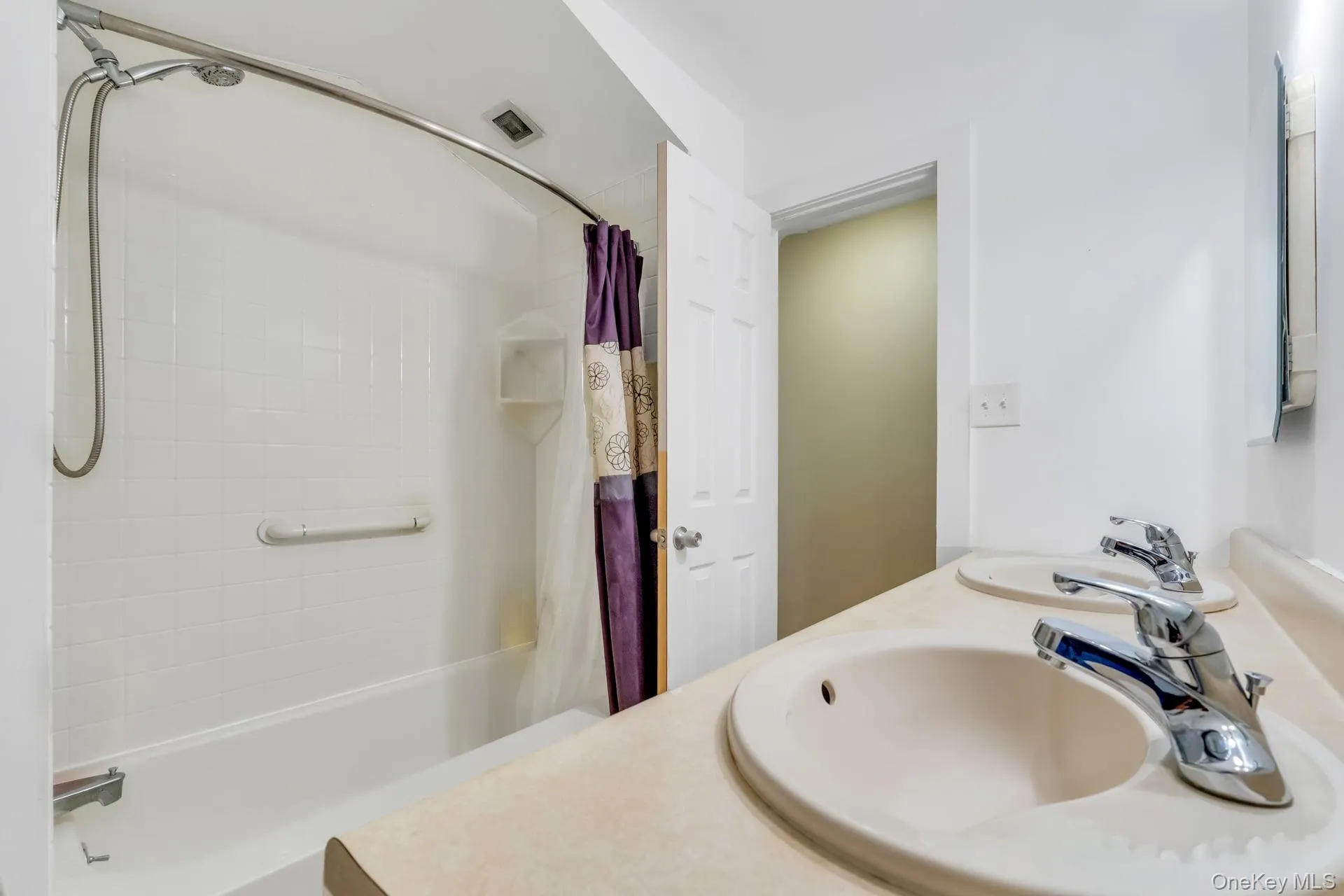 64 Patchogue Drive, Brookhaven, NY, 3 Bedrooms Bedrooms, 8 Rooms Rooms,2 BathroomsBathrooms,Residential,For Rent,Patchogue,0,1016138 64 Patchogue Drive, Brookhaven, NY, 3 Bedrooms Bedrooms, 8 Rooms Rooms,2 BathroomsBathrooms,Residential,For Rent,Patchogue,0,1016138
