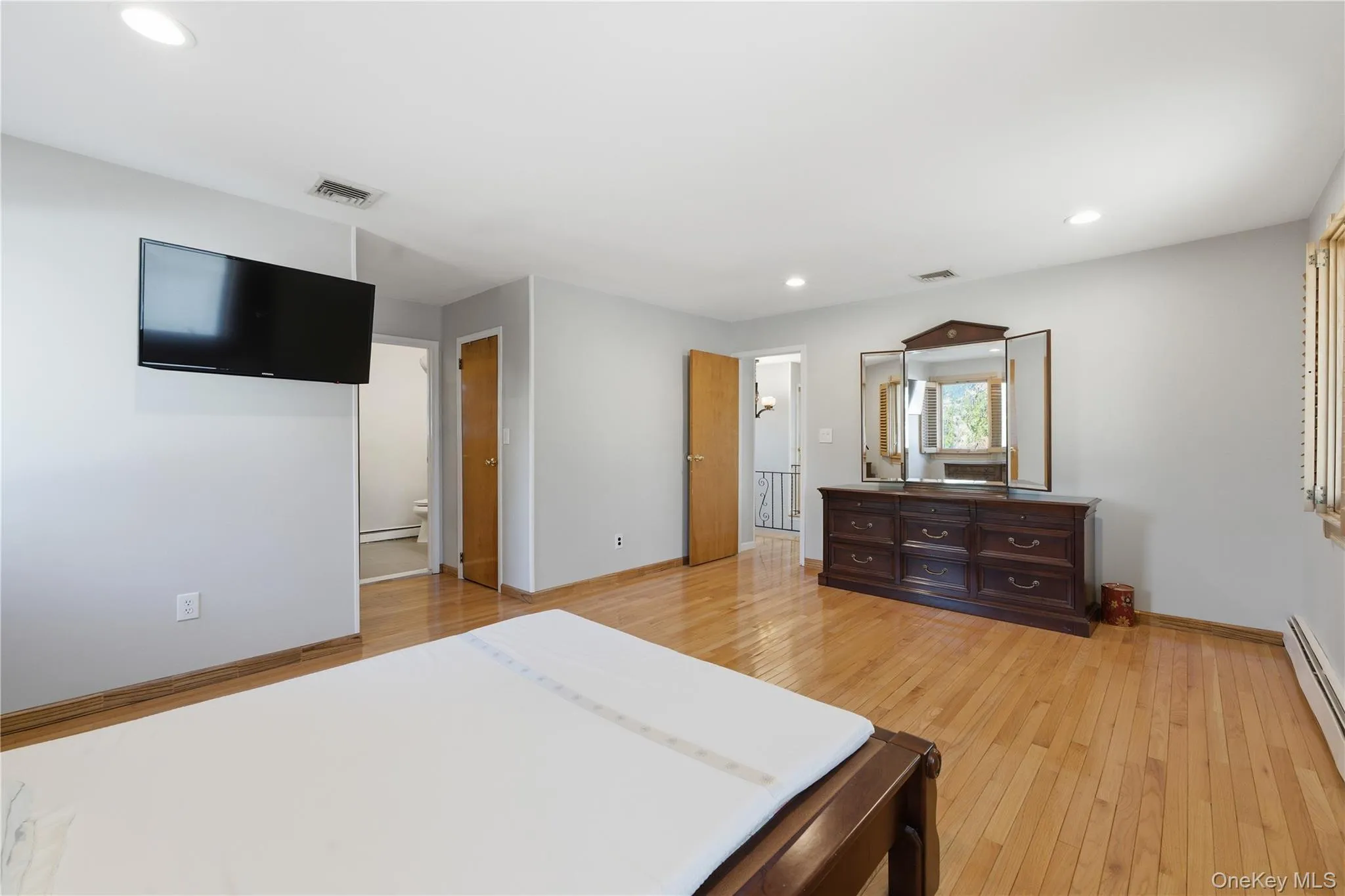 308 Oyster Bay Road, Oyster Bay, NY, 4 Bedrooms Bedrooms, 8 Rooms Rooms,2 BathroomsBathrooms,Residential,For Rent,Oyster Bay,0,KEY1016139 308 Oyster Bay Road, Oyster Bay, NY, 4 Bedrooms Bedrooms, 8 Rooms Rooms,2 BathroomsBathrooms,Residential,For Rent,Oyster Bay,0,KEY1016139
