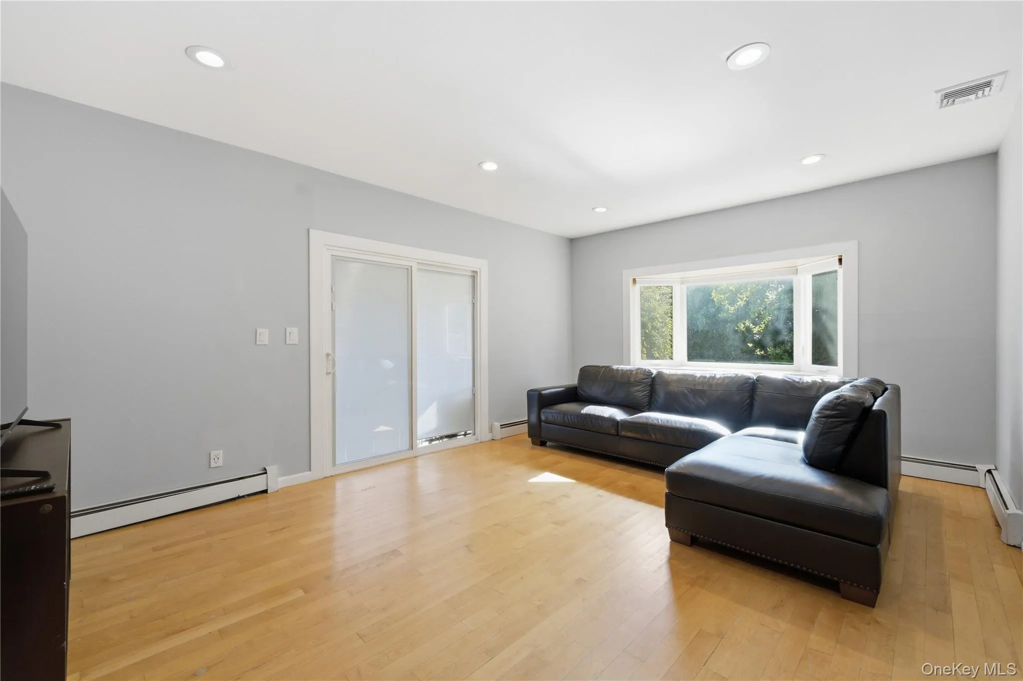 308 Oyster Bay Road, Oyster Bay, NY, 4 Bedrooms Bedrooms, 8 Rooms Rooms,2 BathroomsBathrooms,Residential,For Rent,Oyster Bay,0,KEY1016139 308 Oyster Bay Road, Oyster Bay, NY, 4 Bedrooms Bedrooms, 8 Rooms Rooms,2 BathroomsBathrooms,Residential,For Rent,Oyster Bay,0,KEY1016139