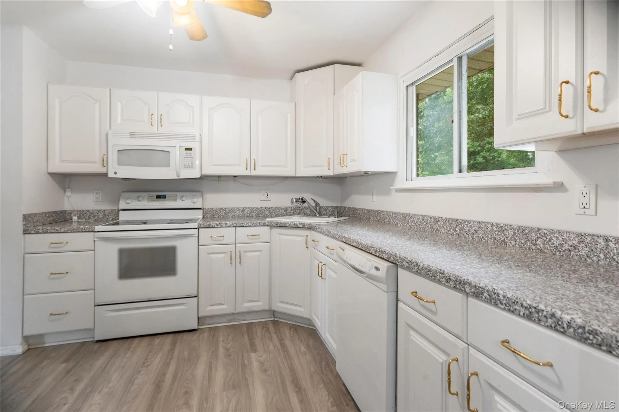 39 Wolfhollow Road, Brookhaven, NY, 3 Bedrooms Bedrooms, 9 Rooms Rooms,2 BathroomsBathrooms,Residential,For Rent,Wolfhollow,0,1016152 39 Wolfhollow Road, Brookhaven, NY, 3 Bedrooms Bedrooms, 9 Rooms Rooms,2 BathroomsBathrooms,Residential,For Rent,Wolfhollow,0,1016152