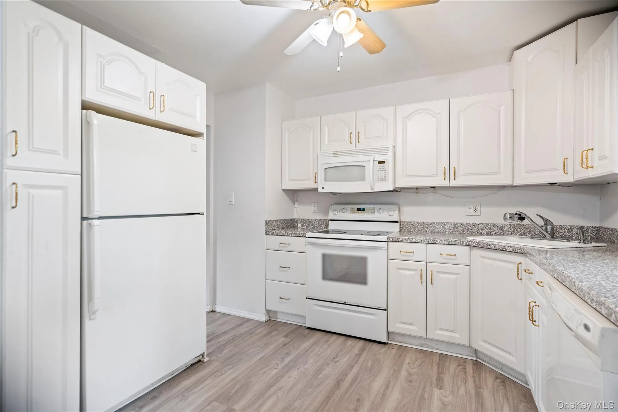39 Wolfhollow Road, Brookhaven, NY, 3 Bedrooms Bedrooms, 9 Rooms Rooms,2 BathroomsBathrooms,Residential Lease,For Rent,Wolfhollow,0,1016153 39 Wolfhollow Road, Brookhaven, NY, 3 Bedrooms Bedrooms, 9 Rooms Rooms,2 BathroomsBathrooms,Residential Lease,For Rent,Wolfhollow,0,1016153