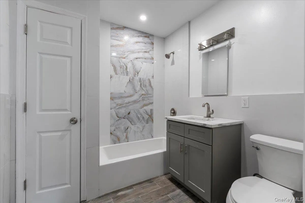 324 Eldert Street, New York, NY, 2 Bedrooms Bedrooms, 4 Rooms Rooms,1 BathroomBathrooms,Residential Lease,For Rent,Eldert,0,1016161 324 Eldert Street, New York, NY, 2 Bedrooms Bedrooms, 4 Rooms Rooms,1 BathroomBathrooms,Residential Lease,For Rent,Eldert,0,1016161