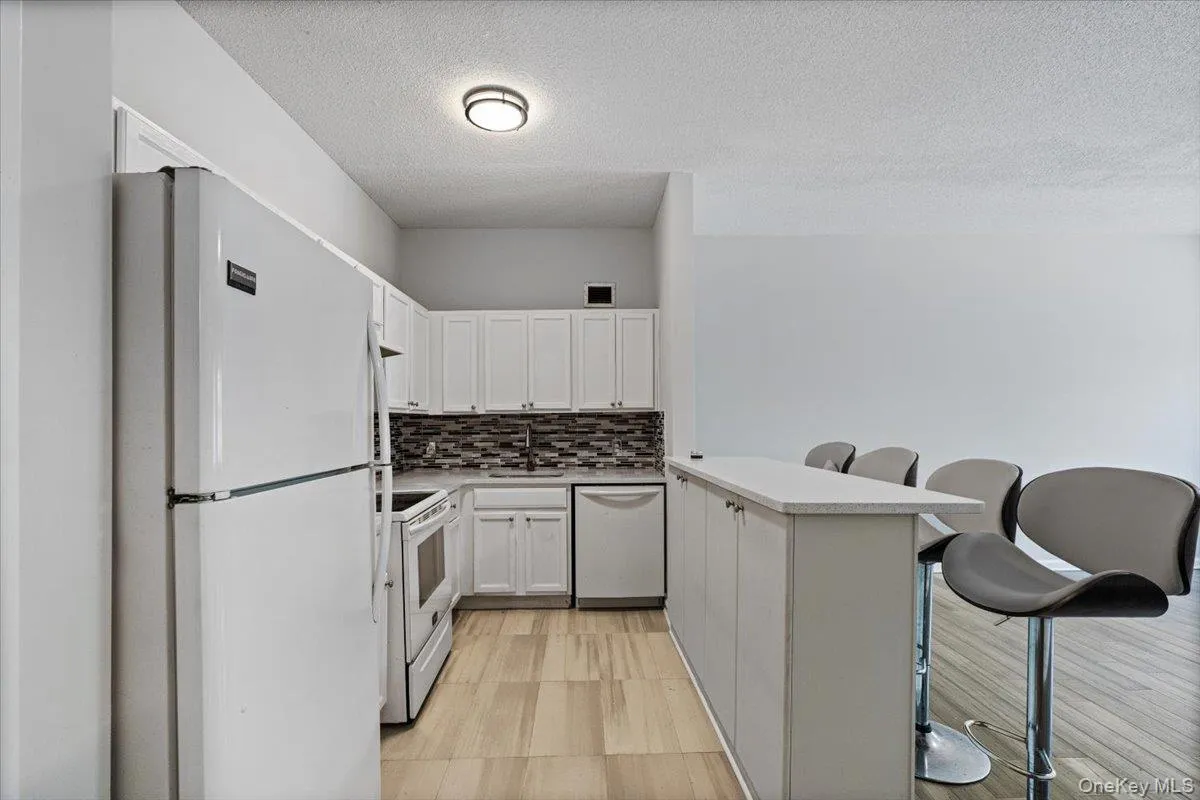 221 Beach 80th Street, New York, NY, 2 Bedrooms Bedrooms, 2 Rooms Rooms,1 BathroomBathrooms,Residential,For Rent,Beach 80th,0,1016179 221 Beach 80th Street, New York, NY, 2 Bedrooms Bedrooms, 2 Rooms Rooms,1 BathroomBathrooms,Residential,For Rent,Beach 80th,0,1016179