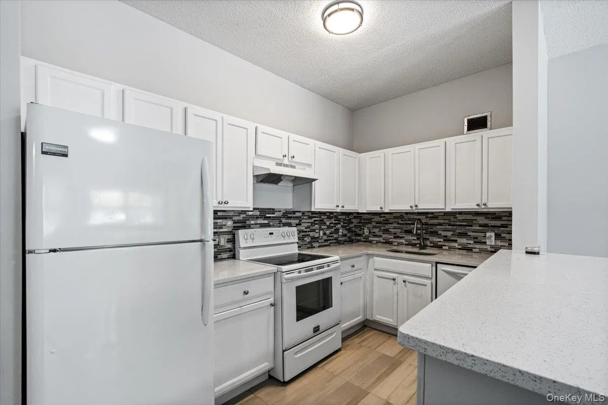 221 Beach 80th Street, New York, NY, 2 Bedrooms Bedrooms, 2 Rooms Rooms,1 BathroomBathrooms,Residential,For Rent,Beach 80th,0,1016179 221 Beach 80th Street, New York, NY, 2 Bedrooms Bedrooms, 2 Rooms Rooms,1 BathroomBathrooms,Residential,For Rent,Beach 80th,0,1016179