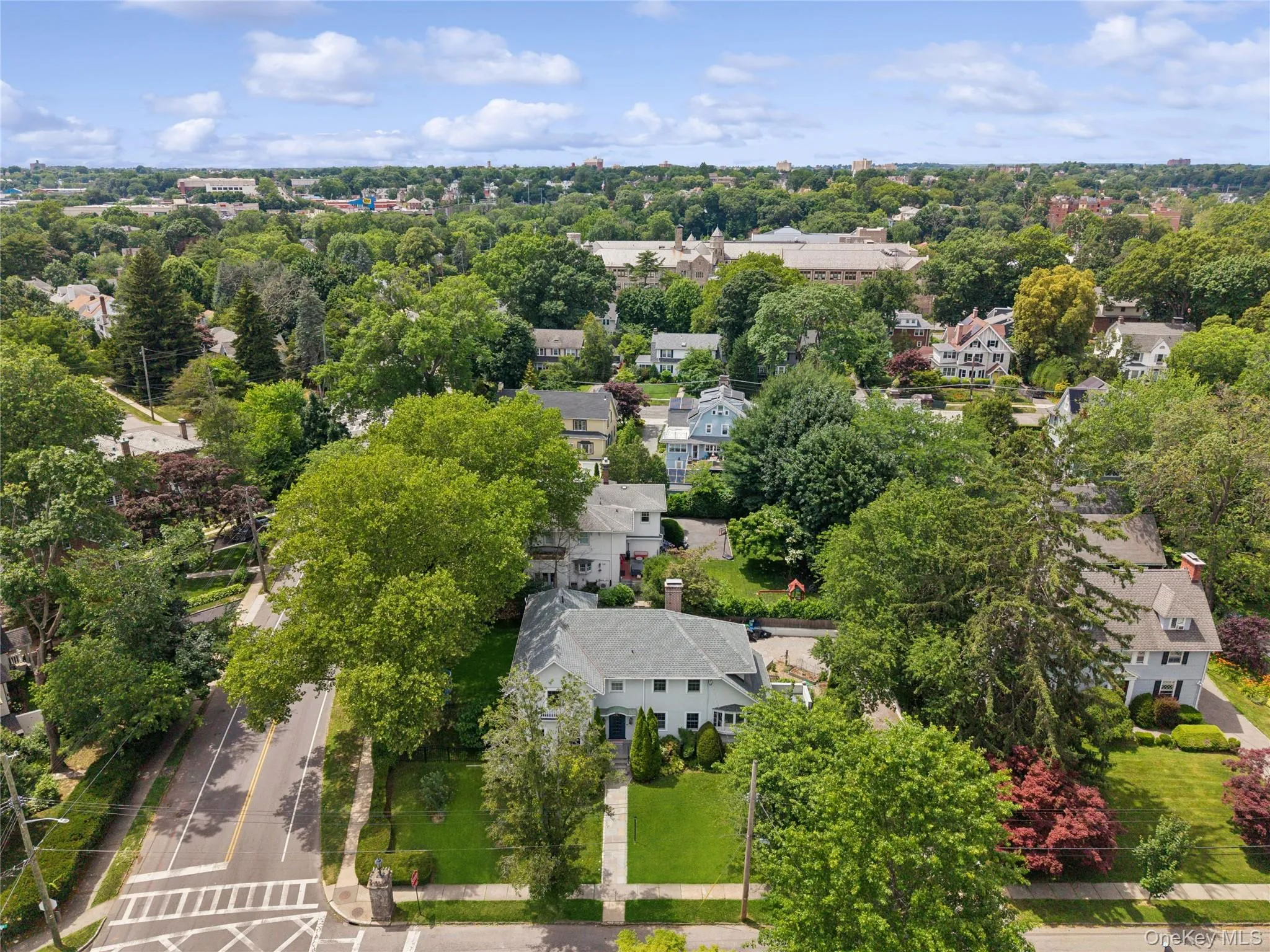 Minutes from all Pelham schools and train. Minutes from all Pelham schools and train.