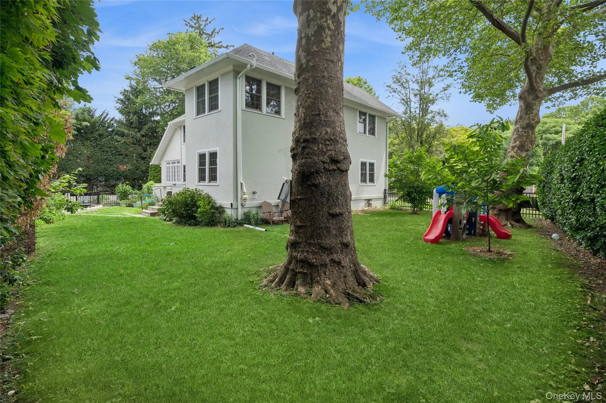 A large yard is ample for play, gardening and entertaining. A large yard is ample for play, gardening and entertaining.